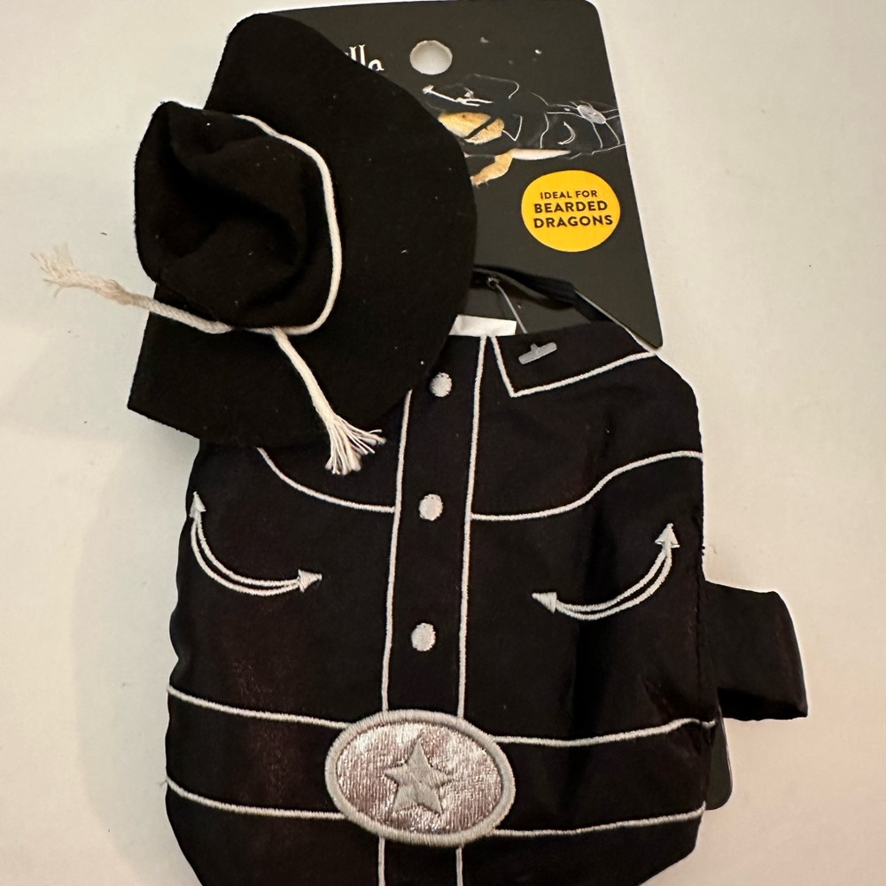 Cowboy pet costume brand new for bearded dragons Halloween - Picture 2 of 3